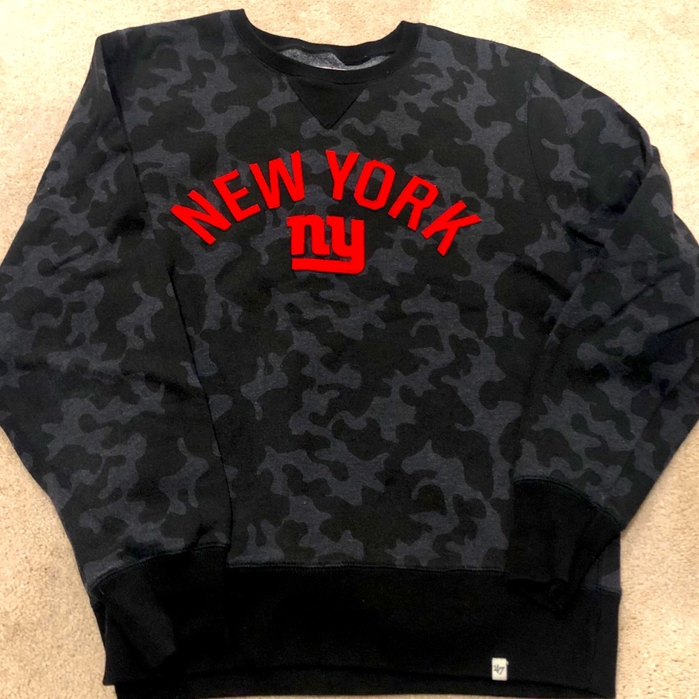 NY GIANTS (RARE) Crewneck. Black and Grey Camo.